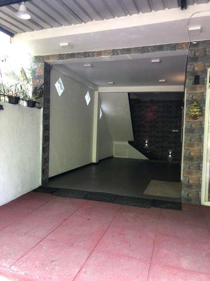 Jenushi Homestay Kandy Eksteriør billede