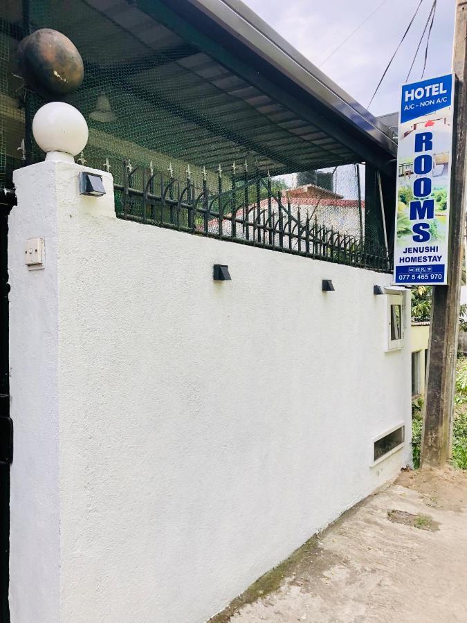 Jenushi Homestay Kandy Eksteriør billede