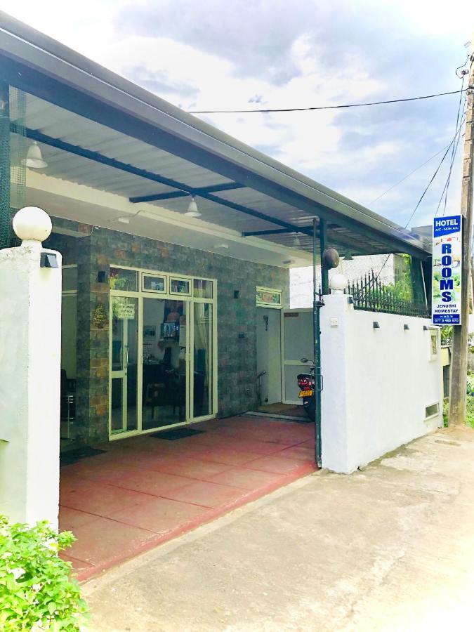 Jenushi Homestay Kandy Eksteriør billede