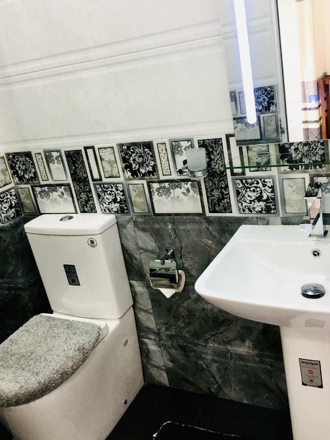 Jenushi Homestay Kandy Eksteriør billede